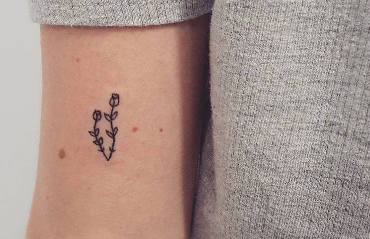 stick and poke tattoo